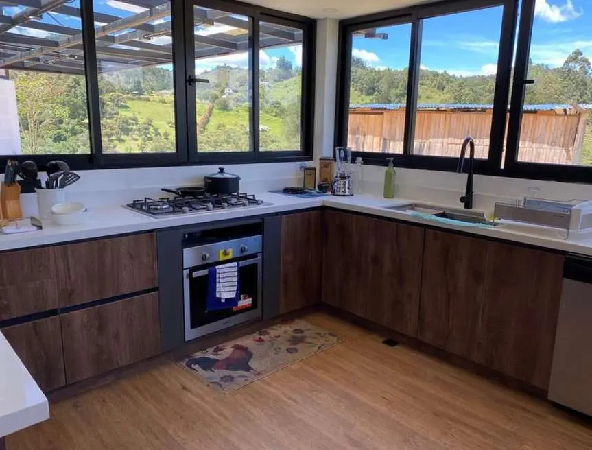 Cocina con vista natural - Diseños entre Maderas