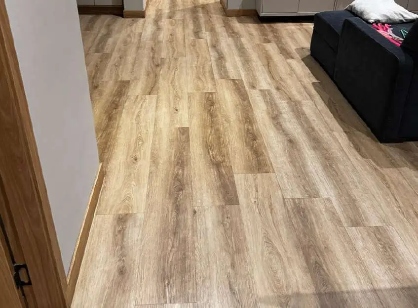 Pisos en PVC efecto madera - Diseños entre Maderas