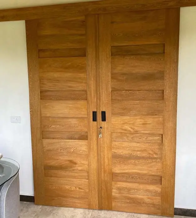 Puerta principal en madera - Diseños entre Maderas